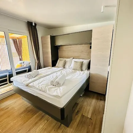 George Homes - Soline Biograd Na Moru