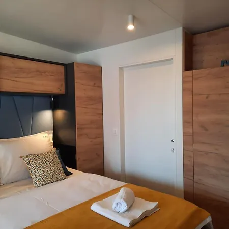 George Homes - Soline Biograd Na Moru