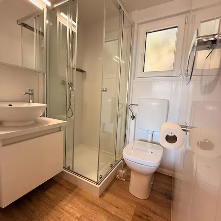 George Homes - Soline Biograd Na Moru