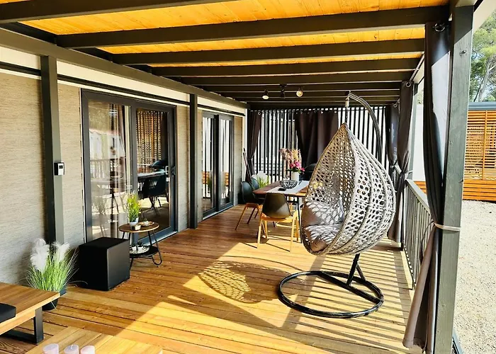 בית נופש George Homes - Soline