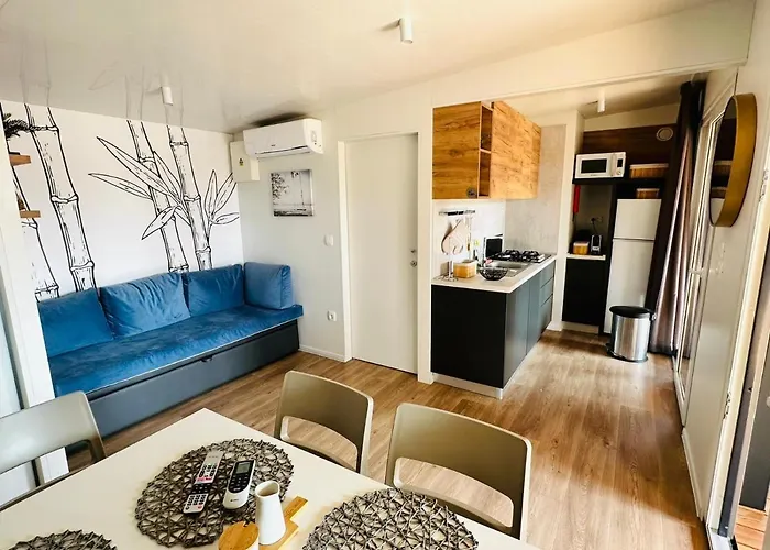 בית נופש George Homes - Soline