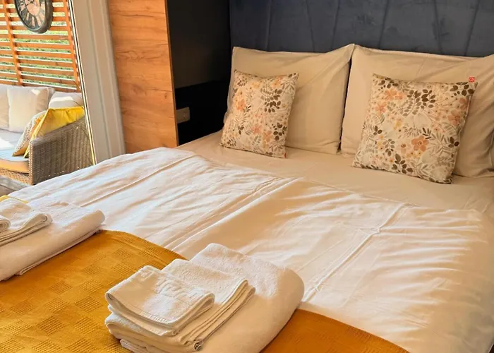 בית נופש George Homes - Soline